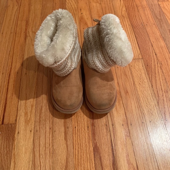 super cute uggs - Picture 3 of 3